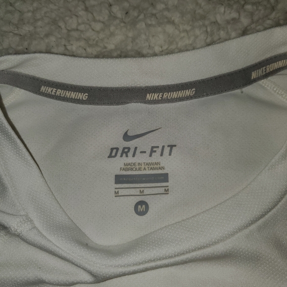 Nike dry fit tee - size M - Picture 2 of 4